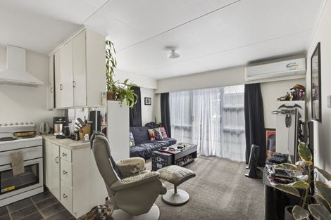 Photo of property in 8 Simons Street, Moturoa, New Plymouth, 4310