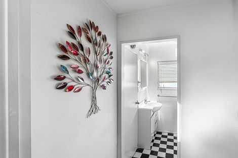 Photo of property in 14a Hinekohu Street, New Lynn, Auckland, 0600