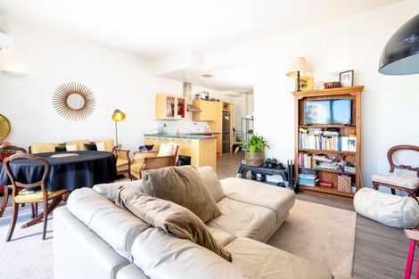 Photo of property in De Vere Apartments, 10/23 Tennyson Street, Te Aro, Wellington, 6011