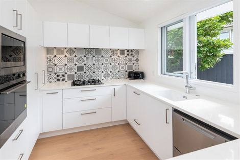 Photo of property in 19 Advene Road, Cockle Bay, Auckland, 2014