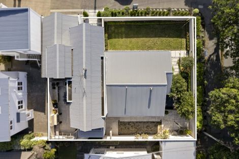 Photo of property in 18 Forres Street, Seatoun, Wellington, 6022