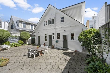 Photo of property in 338 Oriental Parade, Oriental Bay, Wellington, 6011