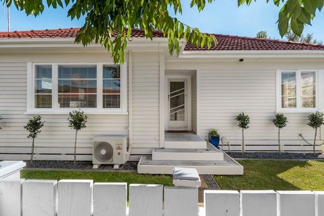 Photo of property in 127b Williams Street, Cambridge, 3434