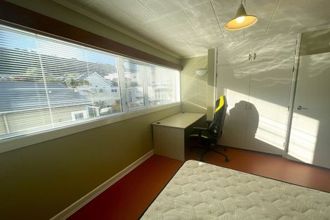 Photo of property in Victoria Court, 8/4 Queen Street, Mount Victoria, Wellington, 6011