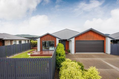 Photo of property in 30 Atlantic Drive, Fitzherbert, Palmerston North, 4410