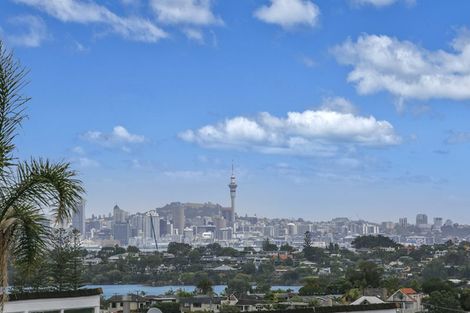 Photo of property in 43 Seaview Road, Castor Bay, Auckland, 0620