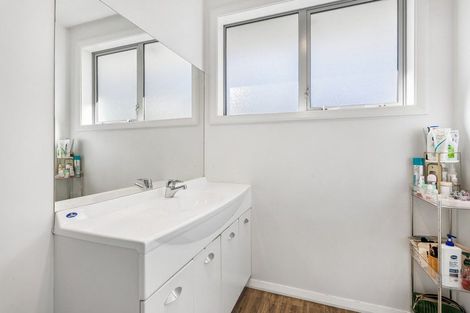 Photo of property in 1/57 Mcfaddens Road, St Albans, Christchurch, 8052