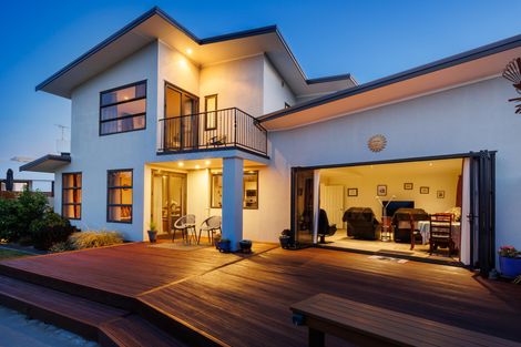 Photo of property in 27 Ruapehu Drive, Fitzherbert, Palmerston North, 4410