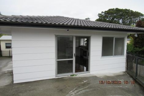 Photo of property in 15 Fernhaven Place, Massey, Auckland, 0614
