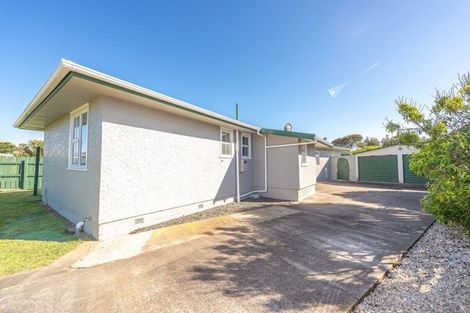 Photo of property in 2 Kotuku Street, Castlecliff, Whanganui, 4501