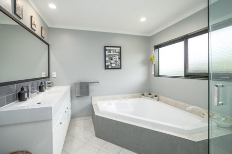 Photo of property in 1 Farley Avenue, Greytown, 5712