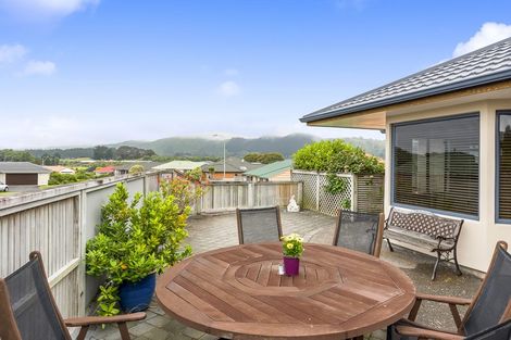 Photo of property in 29 Crown Hill, Paraparaumu, 5032