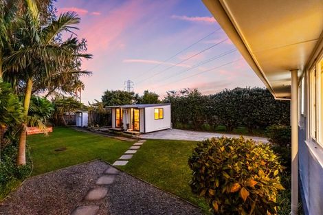 Photo of property in 9 Devon Street, Te Atatu South, Auckland, 0610