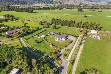 Photo of property in 424b Tararua Road, Levin, 5571