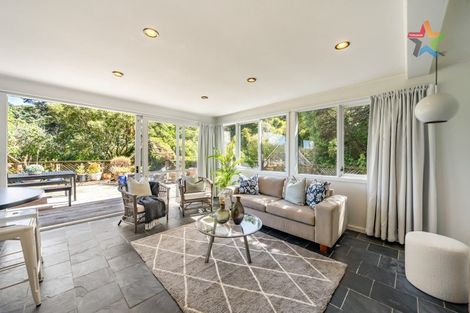 Photo of property in 12 Whiorau Grove, Lowry Bay, Lower Hutt, 5013