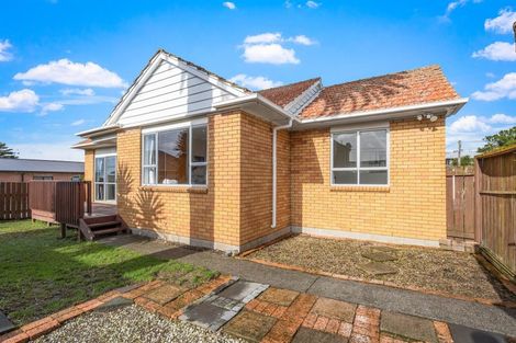 Photo of property in 60a Waimumu Road, Massey, Auckland, 0614