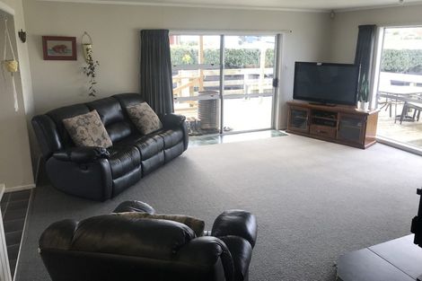 Photo of property in 13 Oturi Road, Waverley, 4510