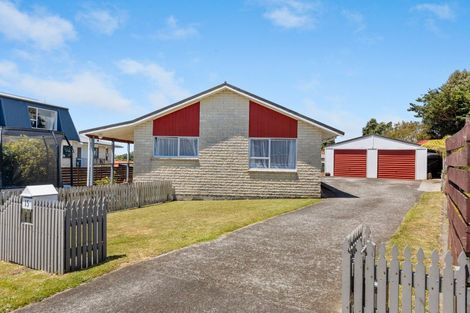 Photo of property in 15 Virginia Place, Whalers Gate, New Plymouth, 4310