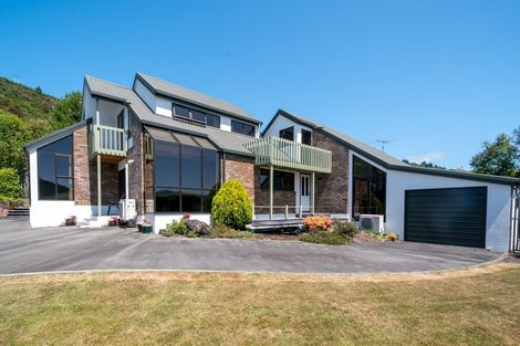 Photo of property in 18 Moana View Road, Waikawa, Picton, 7220