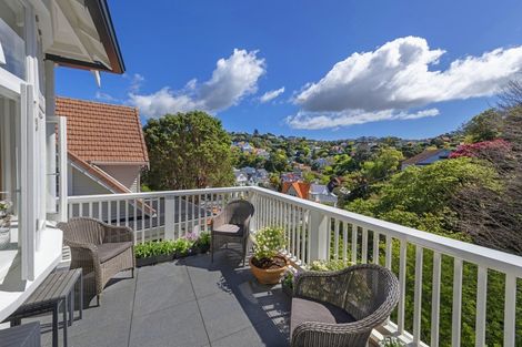 Photo of property in 19 Lower North Terrace, Kelburn, Wellington, 6012