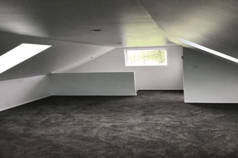 Photo of property in 60 Lathrope Road, Kumeu, 0892