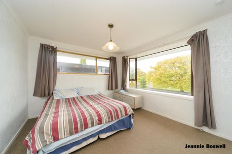 Photo of property in 14 Wikiriwhi Crescent, Awapuni, Palmerston North, 4412