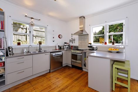 Photo of property in 10a Kashmir Road, Glen Eden, Auckland, 0602
