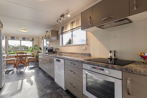 Photo of property in 10 Avon Street, Rongotea, 4476