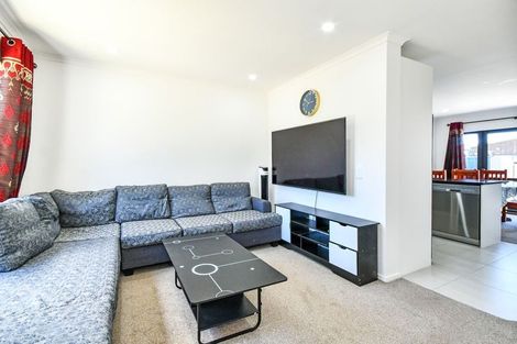 Photo of property in 11 Beardmore Lane, Papakura, 2110