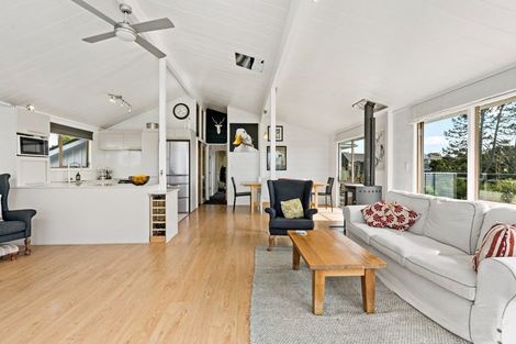 Photo of property in 797 East Coast Road, Northcross, Auckland, 0630