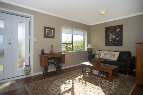 Photo of property in 8 Domain Road, Otaki, 5512
