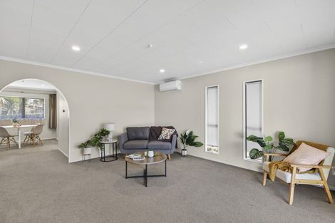 Photo of property in 2/5a Tahurangi Place, Spotswood, New Plymouth, 4310