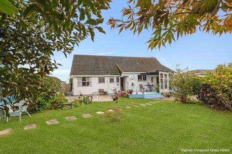 Photo of property in 35 Strathmore Avenue, Levin, 5510