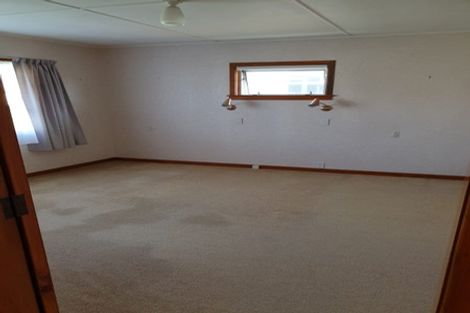 Photo of property in 15 Turakina Street, Merrilands, New Plymouth, 4312