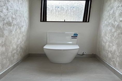 Photo of property in 11 Felicity Place, Unsworth Heights, Auckland, 0632