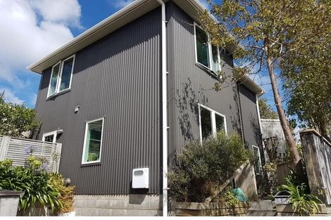 Photo of property in 1 Luxford Street, Berhampore, Wellington, 6023