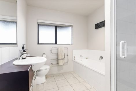 Photo of property in 11 Dorchester Place, Orewa, 0931