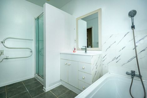 Photo of property in 33a Cardigan Bay Place, Addington, Christchurch, 8024