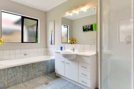 Photo of property in 57 Ayrshire Drive, Grandview Heights, Hamilton, 3200