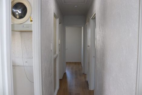 Photo of property in 10 Ingleby Place, Kelston, Auckland, 0602