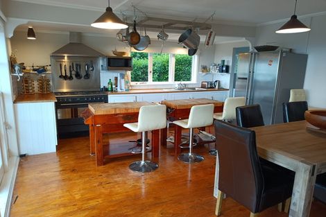 Photo of property in 76 Wade River Road, Stanmore Bay, Whangaparaoa, 0932