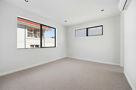 Photo of property in 2/8 Park Rise, Campbells Bay, Auckland, 0630