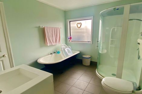 Photo of property in 473 Glenfield Road, Glenfield, Auckland, 0629