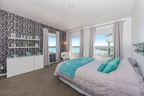 Photo of property in 61 Roberts Road, Matakatia, Whangaparaoa, 0930
