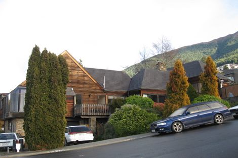 Photo of property in 4 Thorn Crescent, Fernhill, Queenstown, 9300