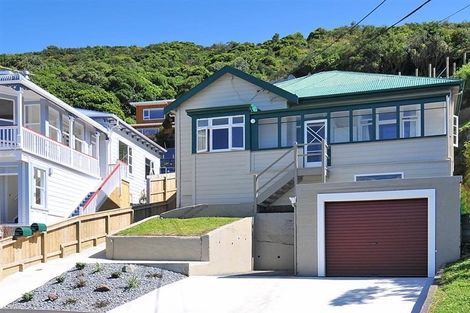 Photo of property in 12a Freeling Street, Island Bay, Wellington, 6023