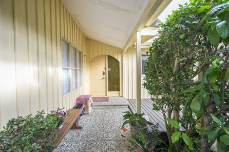 Photo of property in 8 Mappin Place, Chatswood, Auckland, 0626