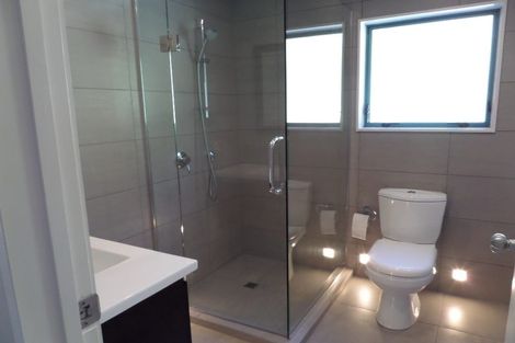 Photo of property in 16 Grenadine Place, Unsworth Heights, Auckland, 0632