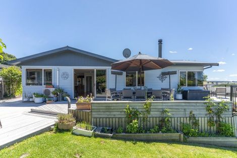 Photo of property in 17 Shera Street, Acacia Bay, Taupo, 3330