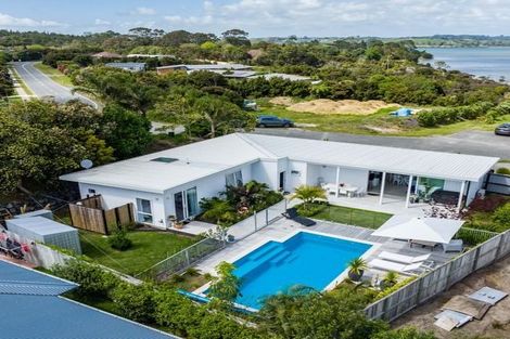 Photo of property in 2 Taimoana Close, Mangawhai Heads, Mangawhai, 0505